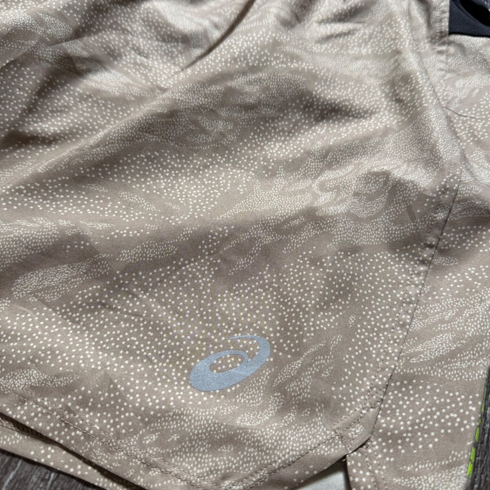 ASICS Fujitrail Running Shorts Mens 2XL Tan Topographic Pattern Reflective Trail - Picture 3 of 6